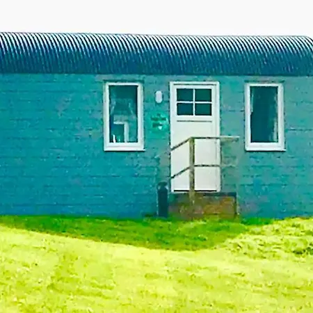 The Snuggly Sheep Farm Shepherd Hut * Ballyshannon