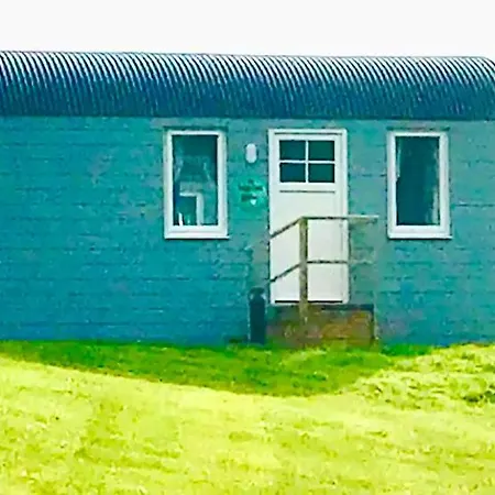 The Snuggly Sheep Farm Shepherd Hut * 밸리셰넌