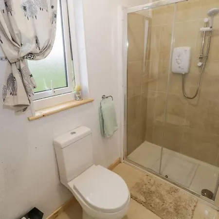 The Snuggly Sheep Farm Shepherd Hut