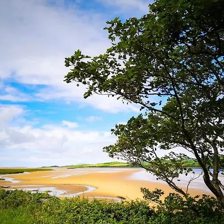 The Snuggly Sheep Farm Shepherd Hut