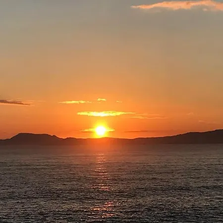 The Snuggly Sheep Farm Shepherd Hut