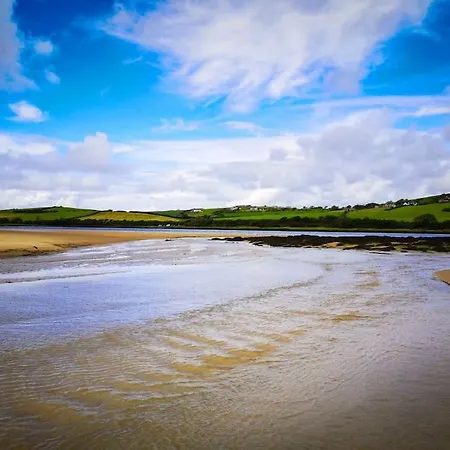The Snuggly Sheep Farm Shepherd Hut * Ballyshannon