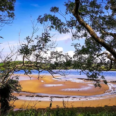 The Snuggly Sheep Farm Shepherd Hut *