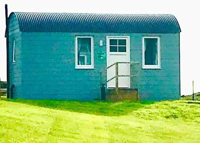 The Snuggly Sheep Farm Shepherd Hut * Ballyshannon